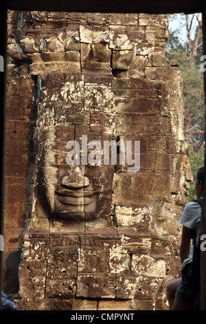 Face tour dans le Bayon d'Angkor Thom, site du patrimoine mondial de l'UNESCO. Angkor, Siem Reap, Cambodge, Asie du Sud, Asie Banque D'Images