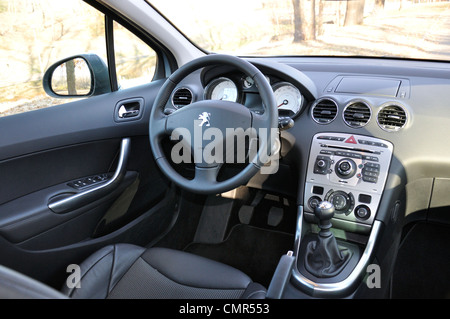 Peugeot 308 SW - MA 2007 (FL 2011) - moyen-inférieur français populaires voiture de classe (segment C) - au parc Banque D'Images