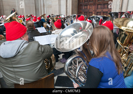 Tuba Noël, la Cathédrale St Paul, à Londres. Un événement de charité annuel de Noël. Banque D'Images