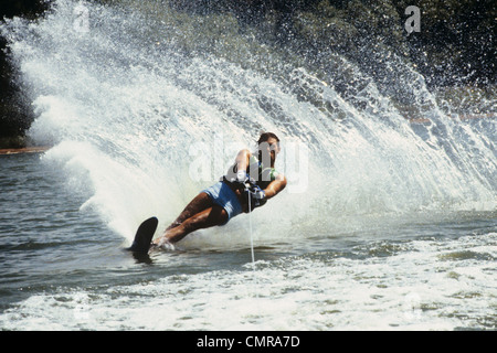 1980 SKI NAUTIQUE HOMME FAIRE DE L'EAU DU VENTILATEUR Banque D'Images