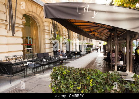 Cafés de la Via Vittorio Veneto à Rome Banque D'Images