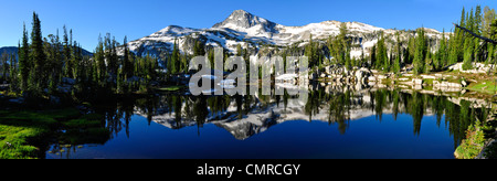 Panorama du lac du soleil et de l'aigle dans les montagnes de l'Oregon Wallowa. Banque D'Images