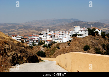 Partie de la ville et la campagne environnante vu du château, alora, la province de Malaga, Andalousie, Espagne, Europe de l'ouest. Banque D'Images