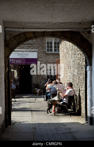 Les rues et boutiques de Kirkby Lonsdale, marché de la ville historique de Lake District et des Yorkshire Dales, UK Banque D'Images