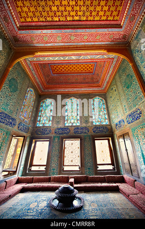 Pouf. conçu chambres du Prince dans le Harem du Palais de Topkapi, Istanbul, Turquie Banque D'Images