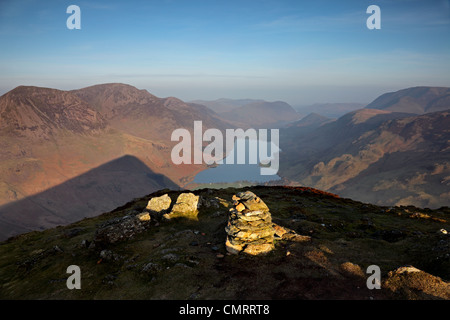 La vallée de la lande du Sommet du Fleetwith in Early Morning Light Pike Lake District Cumbria UK Banque D'Images