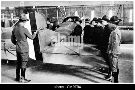 1918 École de pilotage américaine avion avion pilote instructeur enseignant étudiant Banque D'Images