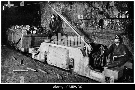 1918 Locomotive électrique de la mine de charbon de Liège et mineur Mine Bouteille Scranton en Pennsylvanie Banque D'Images