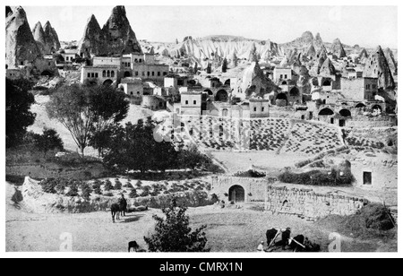 1919 Ürgüp Nevşehir Province Burgut Kalesi Turquie Anatolie centrale. Cappadocia cave Banque D'Images