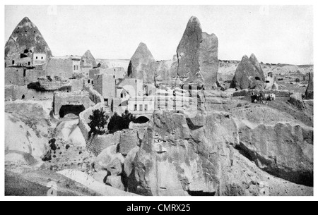 1919 Ürgüp Nevşehir Province Burgut Kalesi Turquie Anatolie centrale. Cappadocia cave Banque D'Images