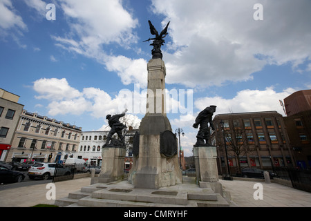 Le diamond war memorial Derry City county Londonderry en Irlande du Nord au Royaume-Uni. Banque D'Images