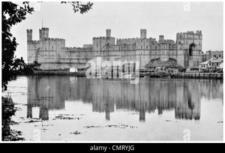 1923 Carnarvon château forteresse médiévale bretagne nord du Pays de Galles Banque D'Images