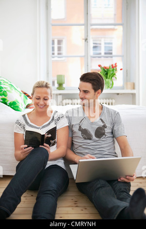 Couple in bedroom Banque D'Images