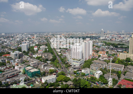 Thaïlande, Bangkok. Le centre-ville de Bangkok, avec vue sur la rivière Chao Phraya. Banque D'Images