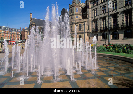 [La mairie] et [fontaine] dans le Goodwin [Peace Gardens] Sheffield South Yorkshire Angleterre GO UK EU Europe Banque D'Images