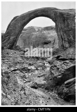 1924 Pierre Arc-en-ciel se tourna vers Monument Valley USA Banque D'Images