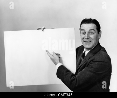 1960 SMILING MAN POINTING DE BLANK enseigne-affiche Banque D'Images