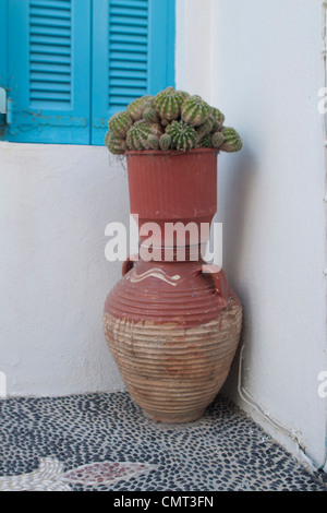 La décoration de la rue dans la petite ville de Skiathos Palace sur l'île grecque de Nisyros. Banque D'Images