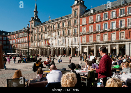 La Plaza Mayor avec la Casa de la Panaderia, Madrid, Espagne Banque D'Images