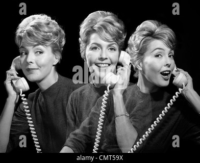 Sourire béat 1960 EXCITED WOMAN TALKING ON PHONE de commérage dans trois différentes vues superposées LOOKING AT CAMERA Banque D'Images