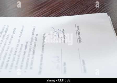 Close up shoot de contrat signé Banque D'Images