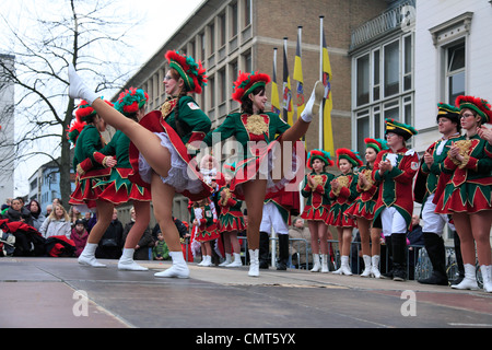 Groupe de danse, Linner Greiffenhorst, Burggarde 2012 carnaval rhénan, Altweiber, tempête de l'hôtel de ville, D-Krefeld, Rhin, Bas-rhin, Rhénanie du Nord-Westphalie, NRW Banque D'Images