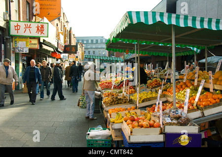 La célèbre rue Moore marché de fruits et légumes dans le centre-ville de Dublin, Irlande Banque D'Images