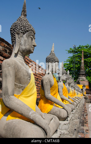 La Thaïlande, ayutthaya. Wat Phra chao phya-thaï (aka-Wat Yai Chai Mongkol). monastère historique construit en 1357. statue de Bouddha. Banque D'Images