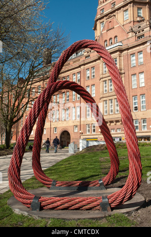 Passage de la technologie par la sculpture Axel Wolkenhauer, installé en 1989 , Granby Row à Manchester Banque D'Images