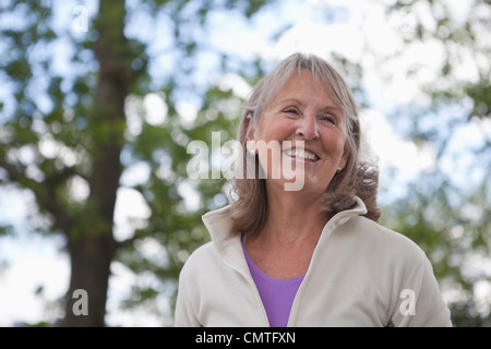 Close-up of senior woman smiling Banque D'Images