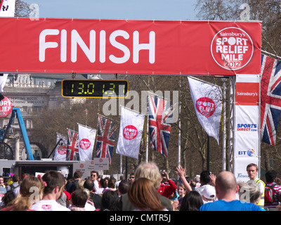 Vue sur le poste de finition au Sainsbury's Mile de secours de Sport 2012 Banque D'Images