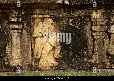 Sri Lanka - ruines de l'ancienne résidence royale, Polonnaruwa, ancienne ville, site du patrimoine mondial de l'UNESCO Banque D'Images