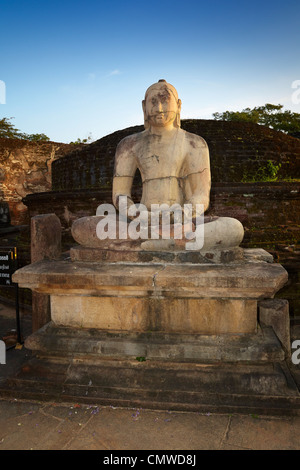 Sri Lanka - Bouddha statue de pierre dans le Temple Vatadage, Polonnaruwa, ancienne ville, site du patrimoine mondial de l'UNESCO Banque D'Images