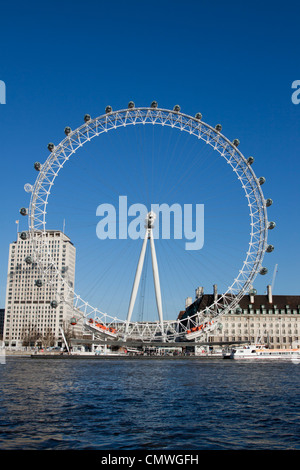 Centre Shell,London Eye & Aquarium sur la Tamise, Southbank, Londres, Angleterre, Royaume-Uni Banque D'Images