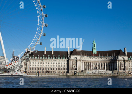 Le London Eye et London Aquarium, Southbank, Londres, Angleterre, Royaume-Uni Banque D'Images