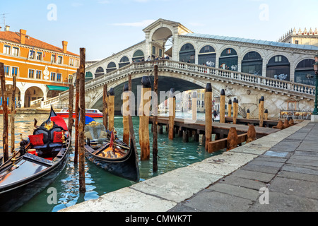 Grand Canal, le Pont du Rialto, Venise, Vénétie, Italie Banque D'Images