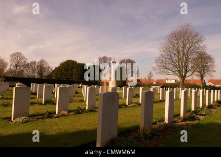 Des tombes de guerre, Ann's Hill Cemetery, Gosport, Hampshire, Royaume-Uni. Banque D'Images