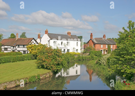 Flèche de la rivière réflexions Eardisland Herefordshire Eng.UK land Banque D'Images