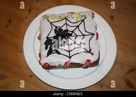 Halloween gâteau d'anniversaire pour une petite fille de 7 ans Banque D'Images