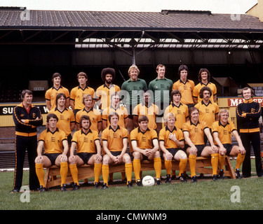 L'équipe de Wolverhampton Wanderers FC 1980 Retour Wayne Clarke, John McAlle, George Berry, Paul Bradshaw, Mick Kearns, Colin Brazier, Kenny Hibbitt. Milieu Richie Barker, Martin de patchs, Ian Ross, Steve Daley, Bob Hazel, John Richards, Geoff Palmer, Kevin Walters. Billy Rafferty, Peter Daniel, Mel Eves, Emlyn Hughes, Willie Carr, Norman Bell et Derek Parkin Banque D'Images