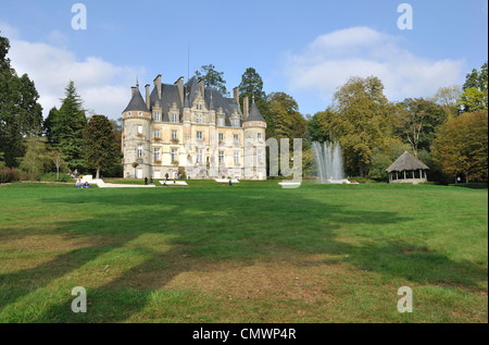 Le château et le parc de 'Roche-Bagnoles' ou 'Château' Tessé (et aussi l'hôtel de ville) à Bagnoles de l'Orne (Orne, Normandie, France). Banque D'Images