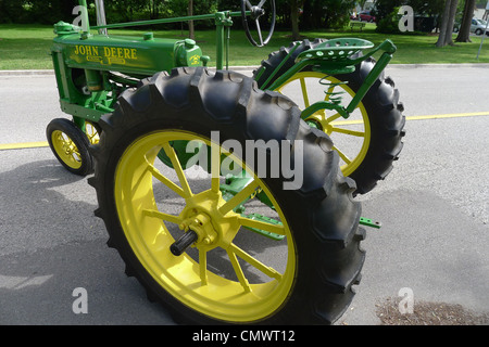 Un ancien tracteur John Deere restauré de 1936 Banque D'Images