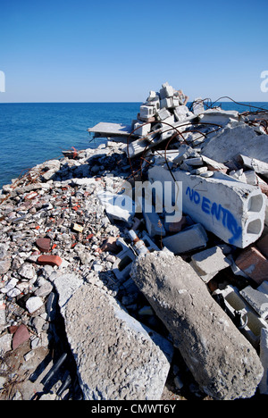 Les débris du bâtiment démoli des bâtiments de la ville utilisée pour étendre le projet de remise en état un parc Leslie Spit à Toronto Canada Banque D'Images