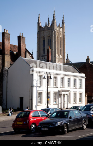 Cathédrale St Edmundsbury vu de Angel Hill Bury St Edmunds, Suffolk, UK Banque D'Images