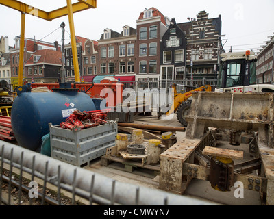 La Vijzelstraat à Amsterdam aux Pays-Bas lors de la construction de la ligne de métro nord-sud du tunnel. Banque D'Images