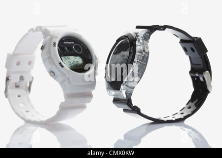 Montres sportives sur fond blanc, Close up Banque D'Images