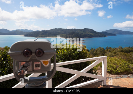 Vue sur les îles Whitsunday, à partir de One Tree Hill. Hamilton Island, Whitsundays, Queensland, Australie Banque D'Images