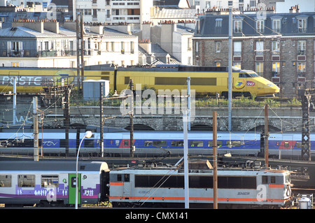 Le trafic des trains près de la gare de Lyon Paris France Banque D'Images