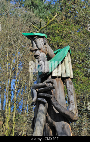 'Ancien Forester II', une sculpture de David Kemp, 1995. Grizedale Forest Park, Parc National de Lake District, Cumbria. Banque D'Images