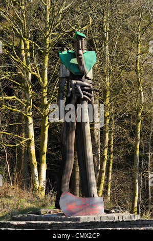 'Ancien Forester II', une sculpture de David Kemp, 1995. Grizedale Forest Park, Parc National de Lake District, Cumbria. Banque D'Images